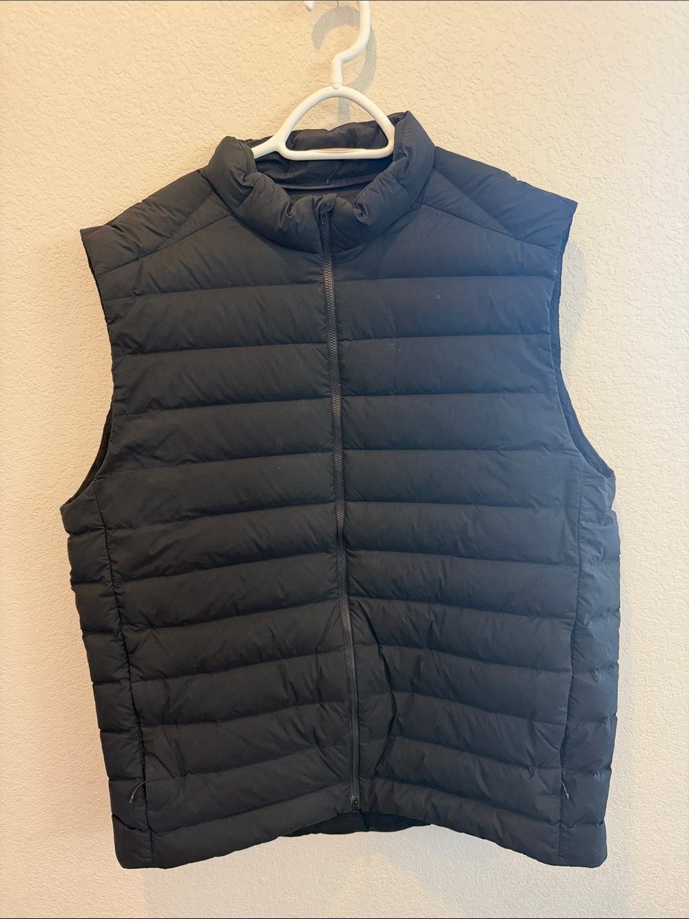 Lululemon Men’s Black Lightweight Puffer Vest XXL